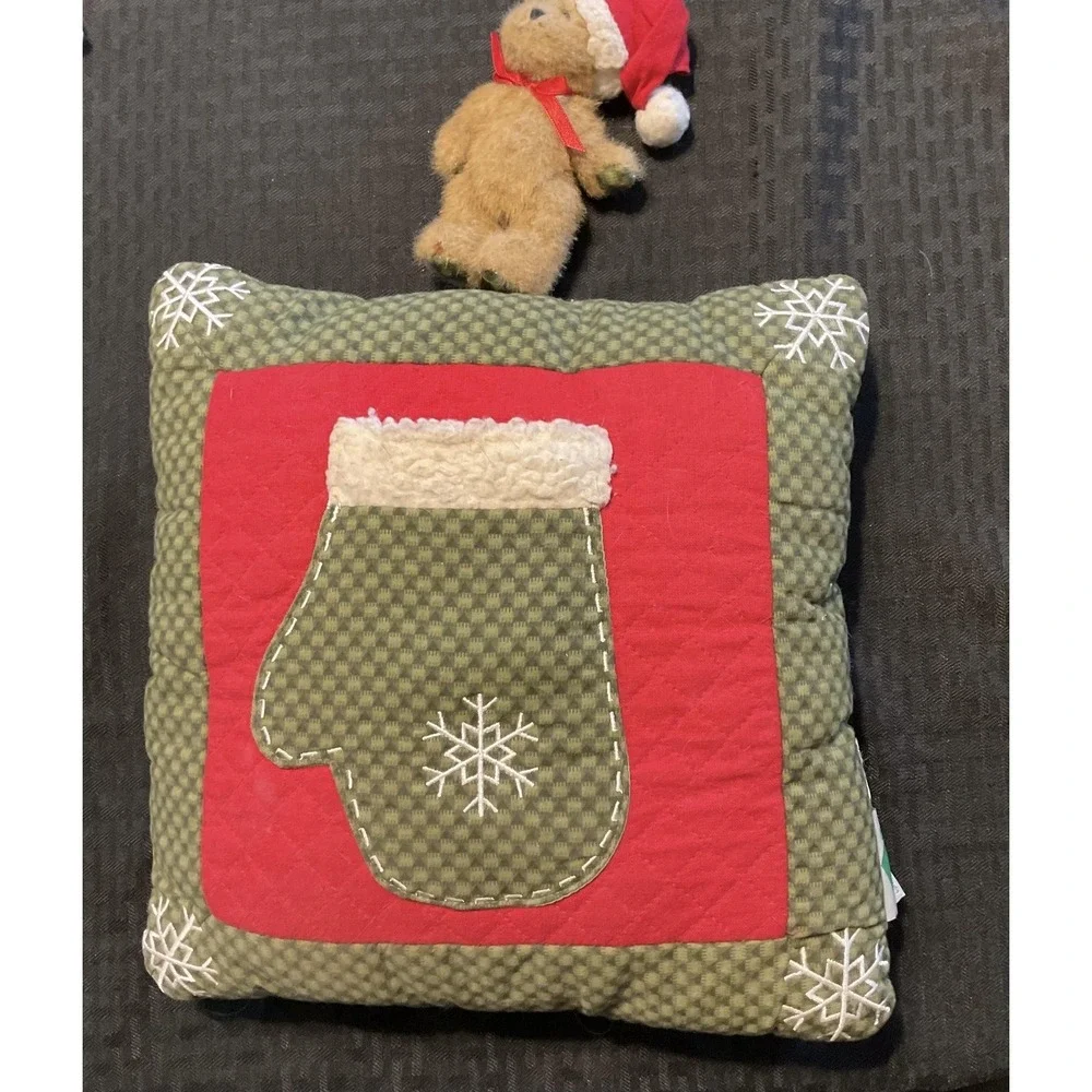 Boyds Home Christmas Throw Pillow Quilted Bear in Mitten Removable Plush Decor‎